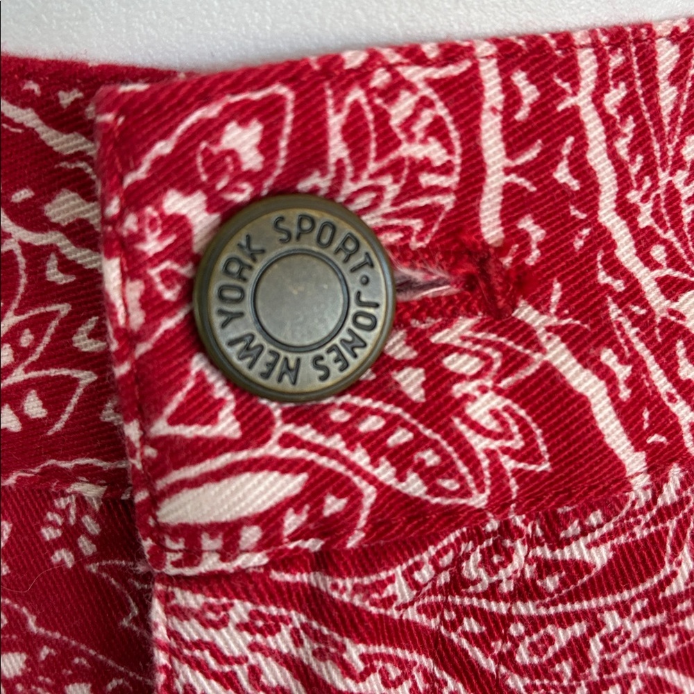 JONES NEW YORK SPORT Stylish red & white paisley /bandana print pants. 12 - Picture 8 of 17